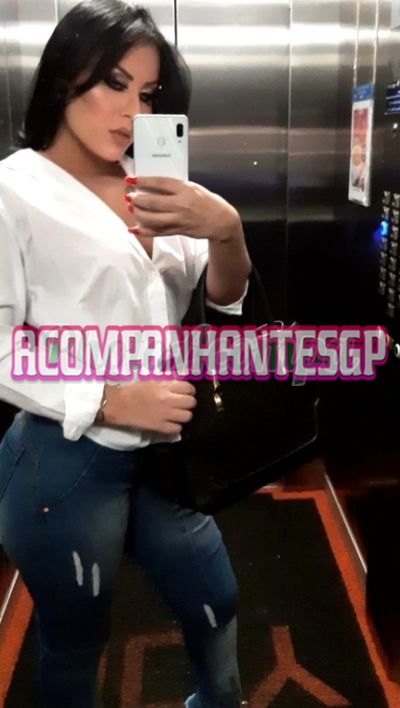 Renata Sampaio, Acompanhante em São Paulo